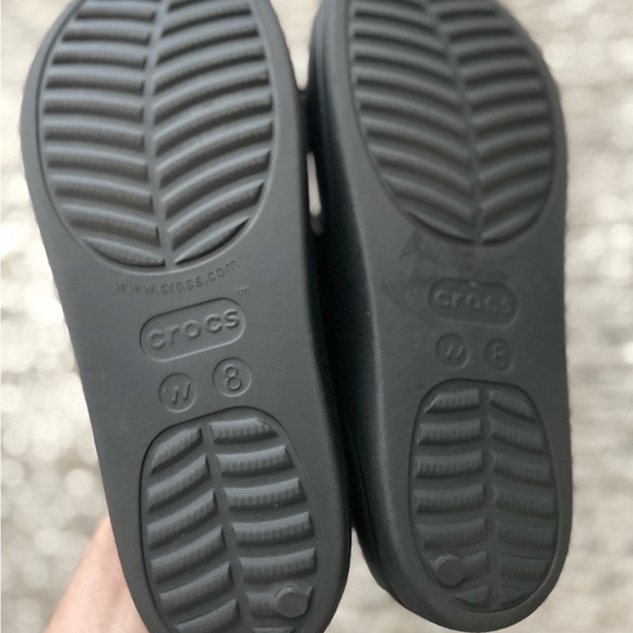 Crocs Platform Arizona Sandals Black Size 8 Charms Bits 2 Straps Waterproof - Picture 5 of 9